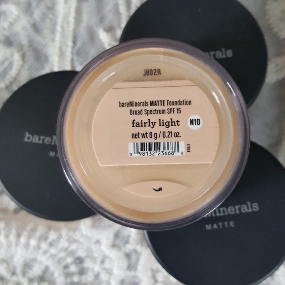 BareMinerals matte foundation fairly light NWT